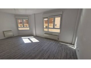 Flat  Calle jorge manrique. Oportunidad piso de 3 dormitrios, dos baños a estrenar