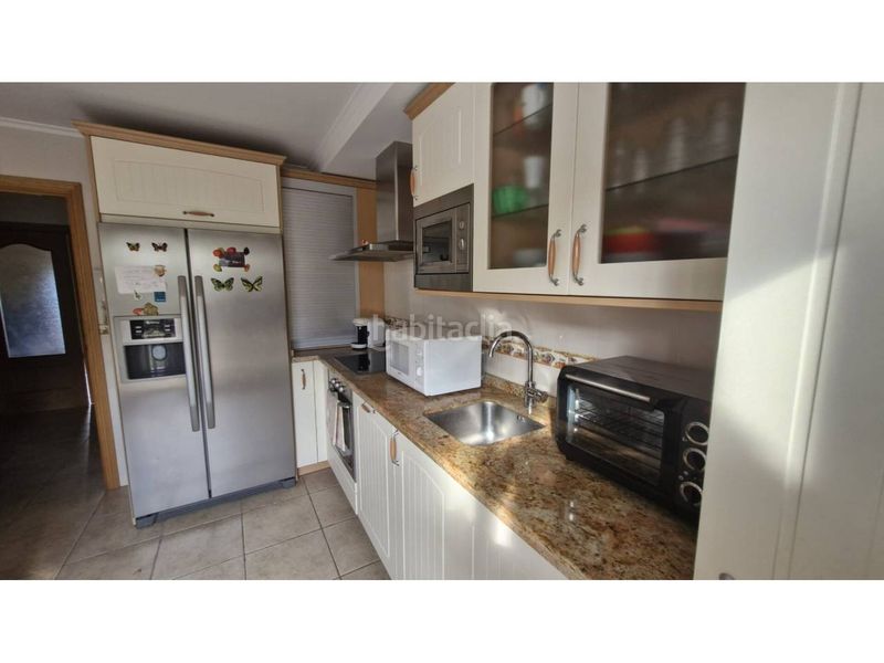 Foto 05ca9431-71ae-4891-9136-8d2b299b9cfe. Casa adossada amb calefacció aparcament piscina a Medrano