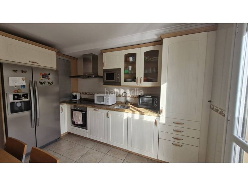 Foto 120af54e-ea69-4401-bd79-c11697085baa. Casa adossada amb calefacció aparcament piscina a Medrano