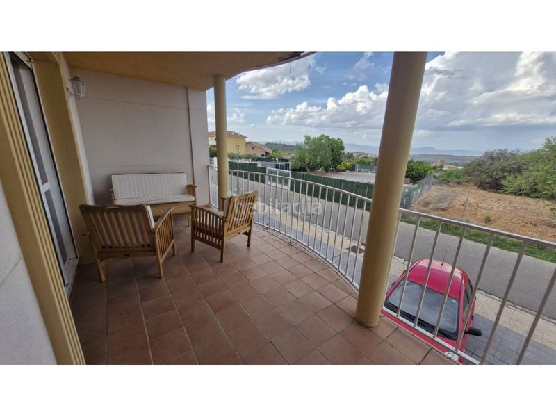 Foto 3a5c35ea-7835-4fdb-a518-875ee20adfc2. Casa adossada amb calefacció aparcament piscina a Medrano