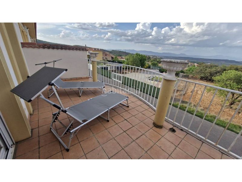 Foto 76f7454e-73a5-4b88-8386-523e7dd0ae61. Casa adossada amb calefacció aparcament piscina a Medrano