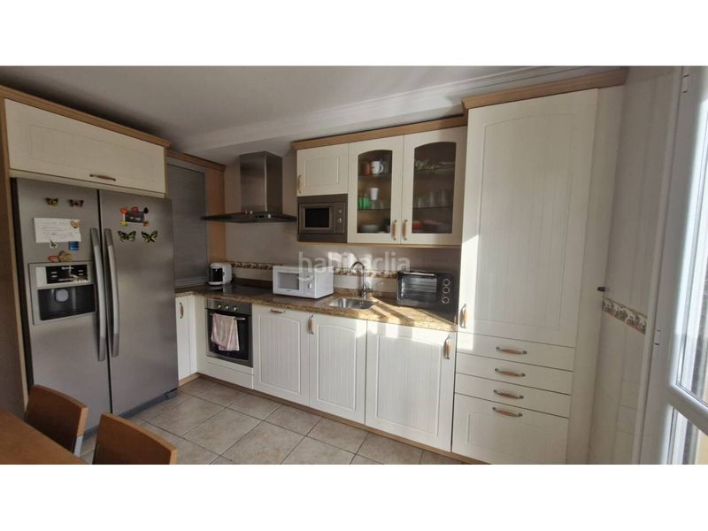 Foto 7c98def0-48de-46df-8cc8-e09e2be76358. Casa adossada amb calefacció aparcament piscina a Medrano