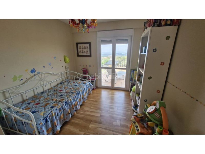 Foto c11ea9c3-a2da-4f89-82a2-664f8636d4aa. Casa adossada amb calefacció aparcament piscina a Medrano