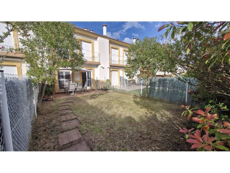 Foto cc206333-b9d8-40f7-a436-8ee48748798a. Casa adossada amb calefacció aparcament piscina a Medrano