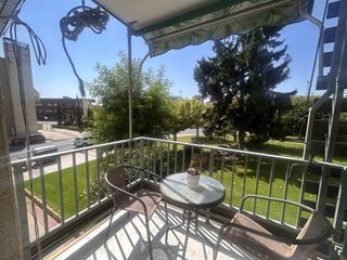 Piso en Residencia. Piso de tres habitaciones para entrar a vivir zona lobete cerca