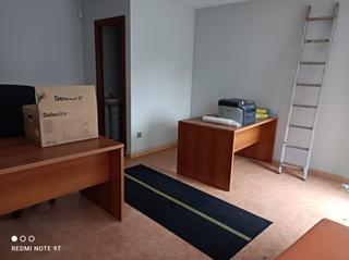 Alquiler Oficina en Pinar - Anaka - Belaskoenea. Zona anzaran. alquiler de local de 25 m2. baño. luminoso.