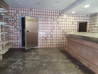 Locale commerciale en Beraun - Pontika. En beraun. local de 93 m2 en zona comercial.
