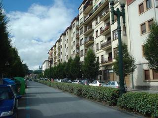Location Local commercial  Gipuzkoa etorbidea. Alquiler de bonito local en avda. gipuzkoa. 53 m2 más entreplant