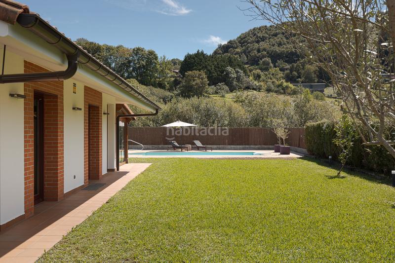 Foto 4451c87b-fae2-407a-975a-8071bb4833fb. Casa adossada amb xemeneia calefacció aparcament piscina a Irun