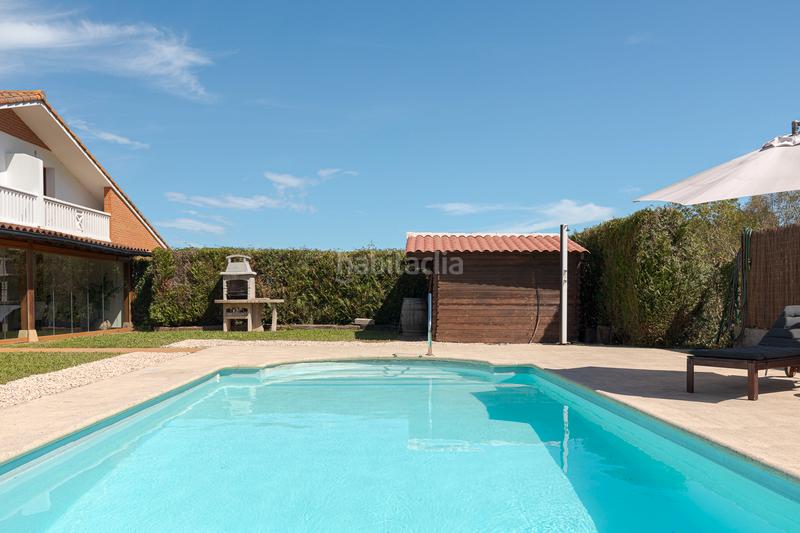 Foto ae7e5ace-6253-4285-8914-fa617ba86cf2. Casa adossada amb xemeneia calefacció aparcament piscina a Irun