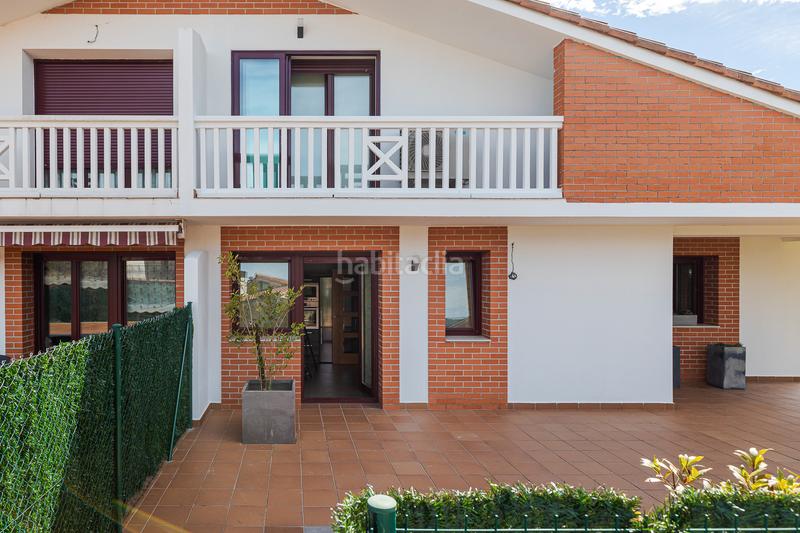 Foto c17752e1-5356-4d9a-8550-3de718c82493. Casa adossada amb xemeneia calefacció aparcament piscina a Irun