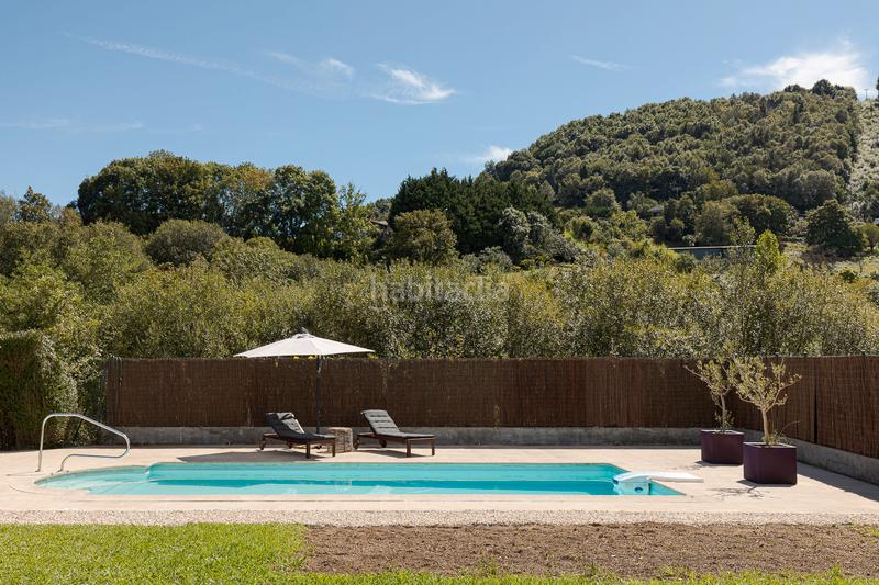 Foto cf319b53-2c17-404d-b32e-ceb2a5ccb63b. Casa adossada amb xemeneia calefacció aparcament piscina a Irun
