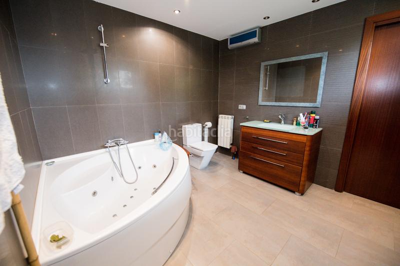 Foto 0faccfbd-cbd5-4826-8dfe-bd2fd72ed1cc. Casa amb xemeneia aparcament piscina a Oiartzun