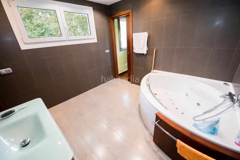 Foto 1edb29a0-7c51-417c-b151-c7d6daabb27f. Casa amb xemeneia aparcament piscina a Oiartzun