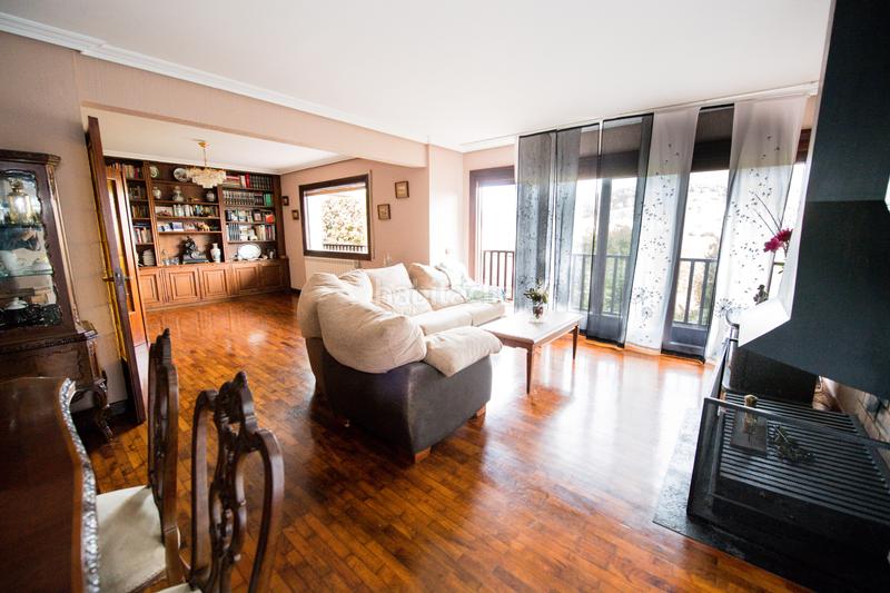 Foto 30ad9919-fd54-4e5c-879a-74dffe180ec7. Casa amb xemeneia aparcament piscina a Oiartzun