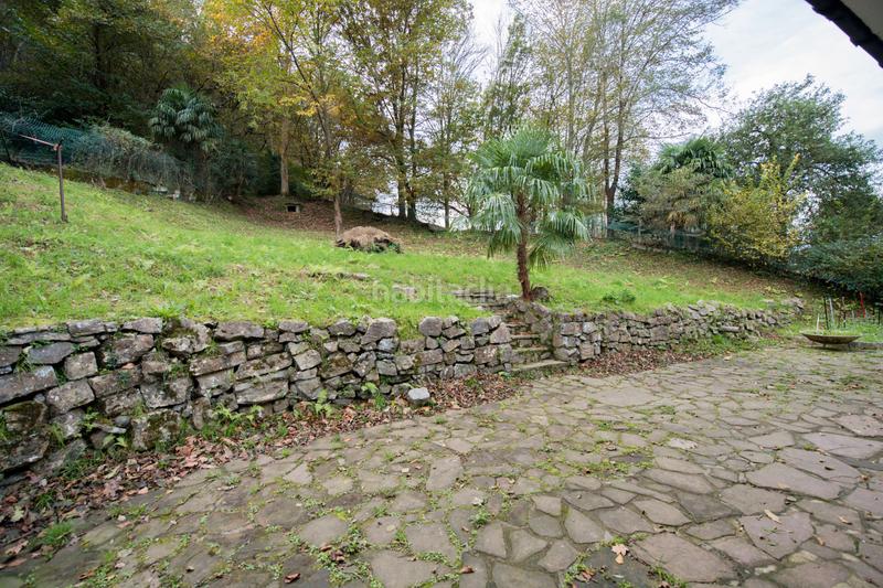 Foto d6bc218a-9ef3-4cf0-ae90-42a9745ff514. Casa amb xemeneia aparcament piscina a Oiartzun