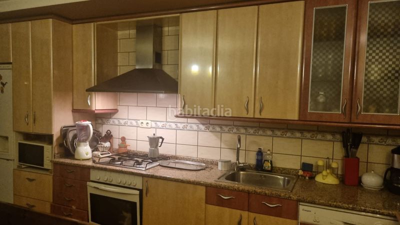 Foto 0a5682e2-ebef-4130-95d3-107b1959414e. Casa adossada amb xemeneia calefacció aparcament a Irun