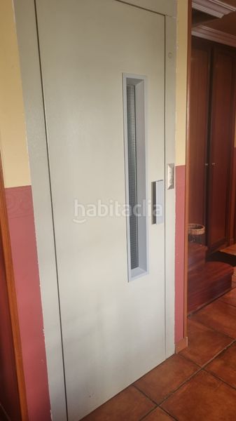 Foto 5642763d-c684-4362-b0d2-8071c20aa932. Casa adossada amb xemeneia calefacció aparcament a Irun