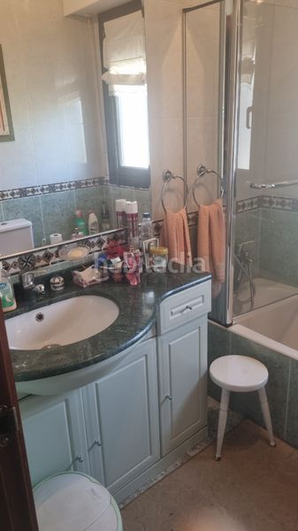 Foto 712830ae-addf-457b-af94-fe1408004a43. Casa adossada amb xemeneia calefacció aparcament a Irun