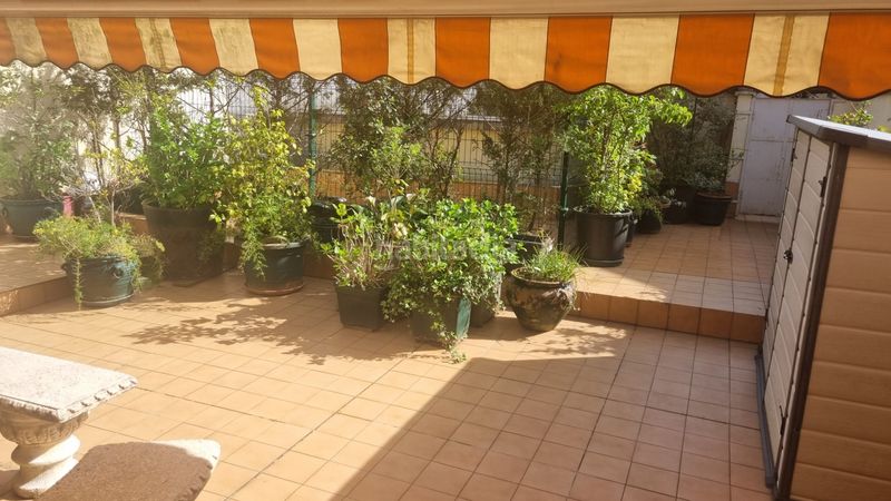 Foto bdb73d6f-cabb-4d74-97a0-f6b147358e28. Casa adossada amb xemeneia calefacció aparcament a Irun