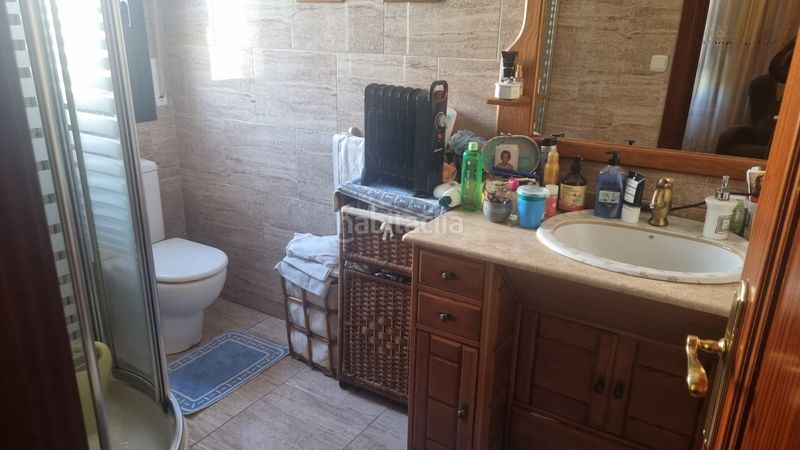 Foto f6e65207-3ede-4e60-8e71-c7cec0bf1a23. Casa adossada amb xemeneia calefacció aparcament a Irun