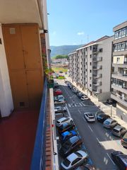 Pis  Luis de uranzu kalea. Céntrica vivienda de tres dormitorios, con ascensor.