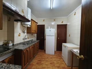 Appartement à Carpio (El). Piso ideal para inversión a escasos metros del centro de el carp