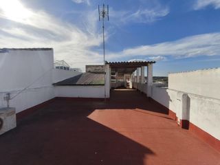 Haus in Carpio (El). Casa amplia a escasos metros del centro de el carpio!