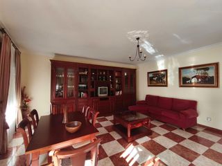 Maison à Pedro Abad. Vivienda unifamiliar con cochera en pedro abad!