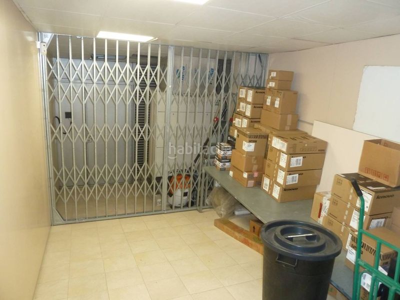 Foto 7a86a7b5-73f8-45e3-9482-a23df680c1e3. Local comercial a La Devesa Girona