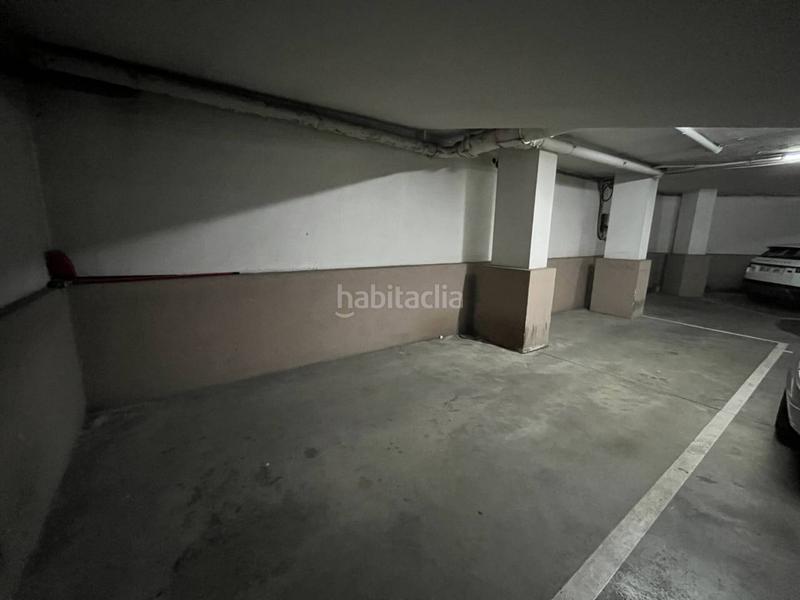 Foto e843ada2-87d0-40cd-af5f-b782126d7ff7. Parking voiture dans Eixample Nord Girona