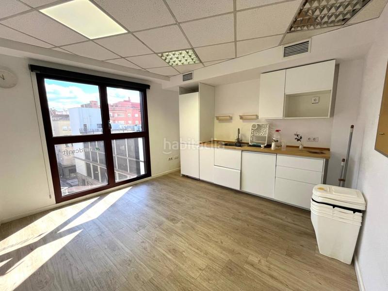Foto 4f832121-9bd8-40fd-b293-7b325124e6b6. Location bureau dans Eixample Nord Girona
