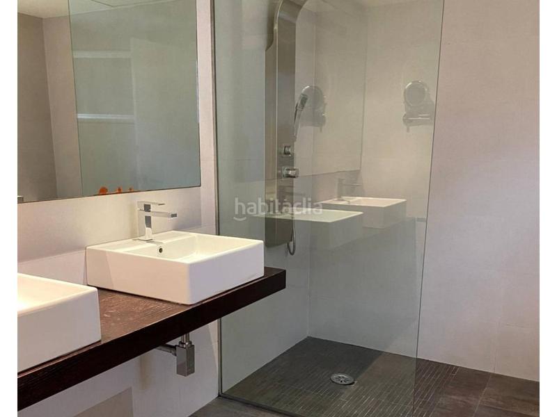 Foto 5283a62d-26f3-4c89-8efb-6da4fc415730. Casa amb calefacció aparcament a Montilivi Girona