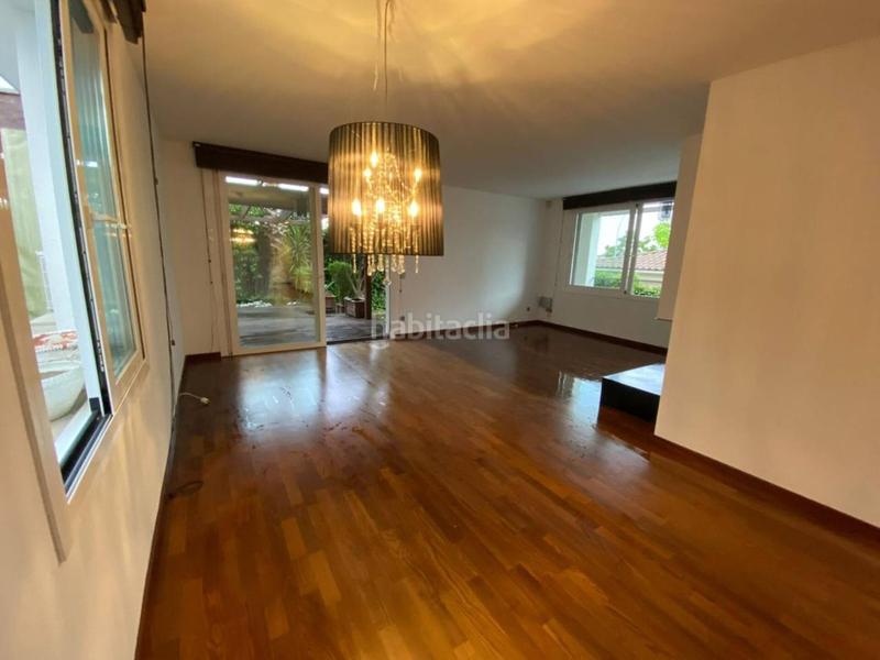 Foto c7ef0c55-d5db-4351-b70d-c721bdf62478. Casa amb calefacció aparcament a Montilivi Girona