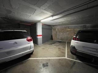 Lloguer Aparcament cotxe  Carme. Plaza de parking con trastero