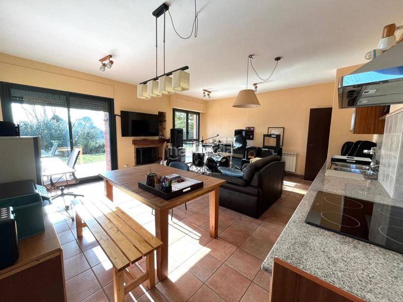 Foto 714f5b34-b2a7-48d1-8733-600622307db1. Casa amb calefacció aparcament a Montilivi Girona