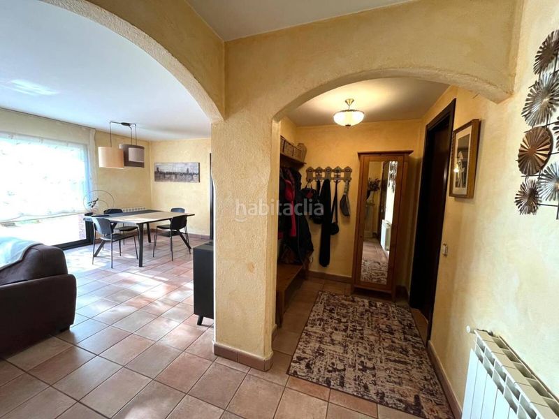 Foto ad8ee9cd-cc53-4498-b6b7-355a33e884cf. Casa amb calefacció aparcament a Montilivi Girona