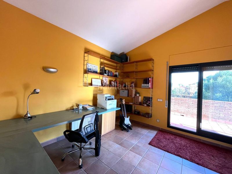 Foto b032e117-a0e5-463b-871e-e32ba0de016a. Casa amb calefacció aparcament a Montilivi Girona