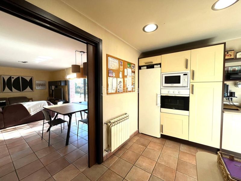 Foto f04d6f92-aacb-41ab-94dd-86e6c4ea8beb. Casa amb calefacció aparcament a Montilivi Girona