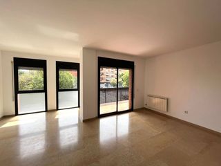 Pis  Calle riu g�ell. Piso en venta en devesa17005