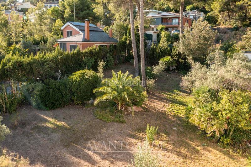 Foto 048a569e-1aee-4d12-b861-b9bc9f6e3d20. Terrain résidentiel dans gran via de fontpineda 16 dans Pallejà