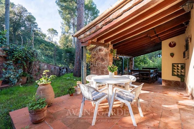 Foto 40bc8f9e-2356-4cc0-84dc-43a86d81ee12. Xalet a avinguda del taió 133 a Castellví de Rosanes