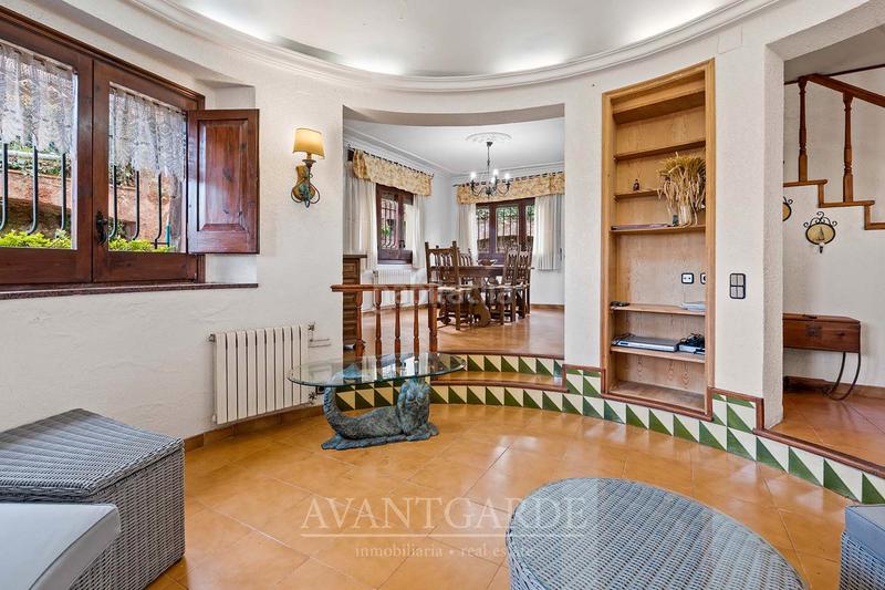 Foto d8f0deac-cd8d-4fe3-a55d-d5689a485fdb. Xalet a avinguda del taió 133 a Castellví de Rosanes