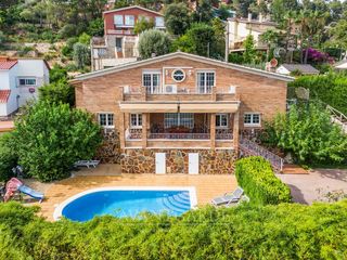 Chalet in Via alemana 23. Preciosa propiedad en fontpineda