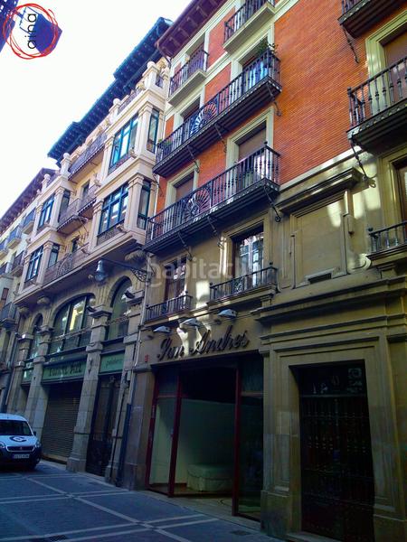 Foto cb191000-652a-4f19-860d-9f010d271fa2. Alquiler local comercial venta o alquiler local calle zapatería en Pamplona / Iruña