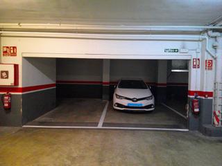Miete Autoparkplatz  Travesía bayona. Alquiler plaza de garaje para motos y coche.