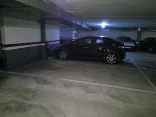 Car parking in Calle del Pintor Zubiri