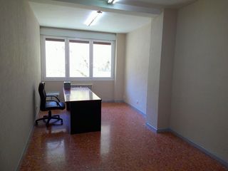 Bureau à Calle Monasterio de la Oliva 31