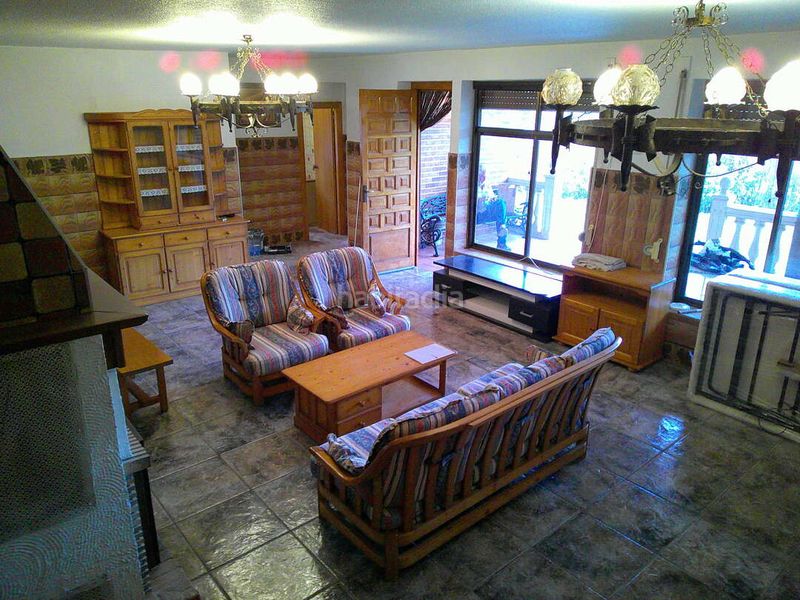 Foto 4d9869a4-fb40-4039-8dd1-f15db86c8d35. Chalet in carretera campanas 5 in Puente la Reina / Gares