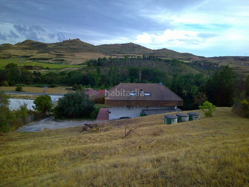 Foto 594aaac1-7753-48cd-a086-8014b40fbea3. Chalet in carretera campanas 5 in Puente la Reina / Gares